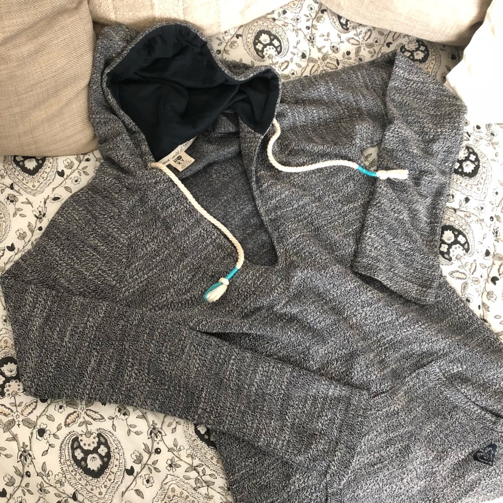 Lightweight women’s pullover; M